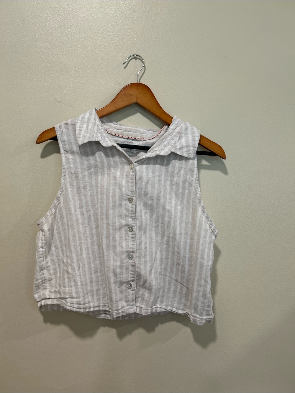 Striped Sleeveless Button-Front Linen Blend Top - White/beige